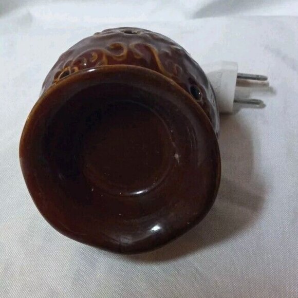 Scentcy Plug In Warmer Red Roma wax warmer crock pot fragrance - Picture 3 of 3